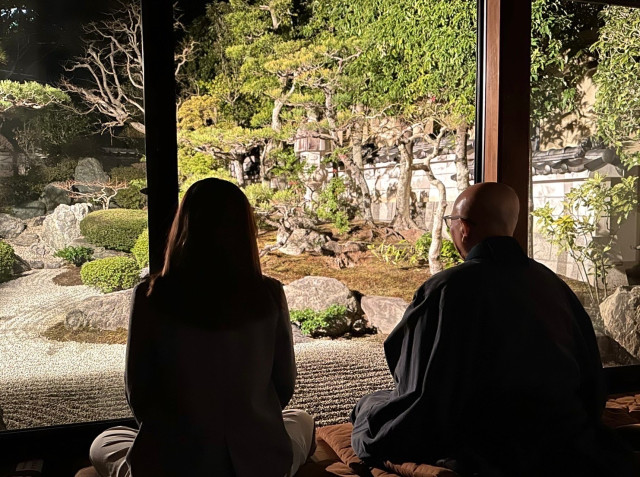 横須賀「義明山 満昌寺」で石庭を眺めながら夜の坐禅体験